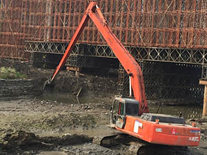 長(zhǎng)臂挖機(jī)
